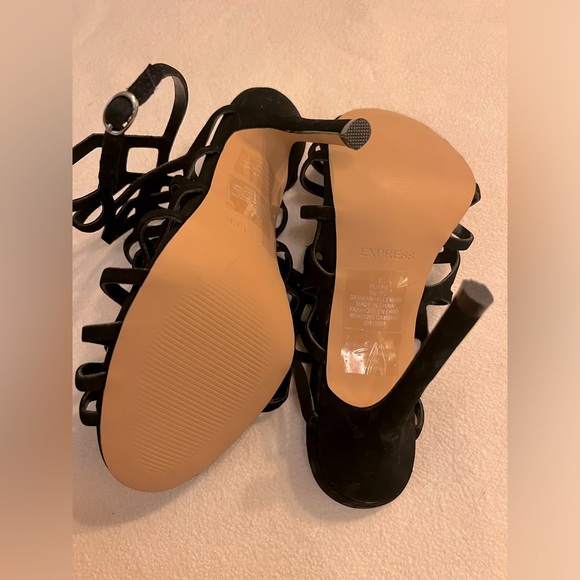 Express black suede like strappy 4 inch heel size 7 NWOT - Picture 3 of 4